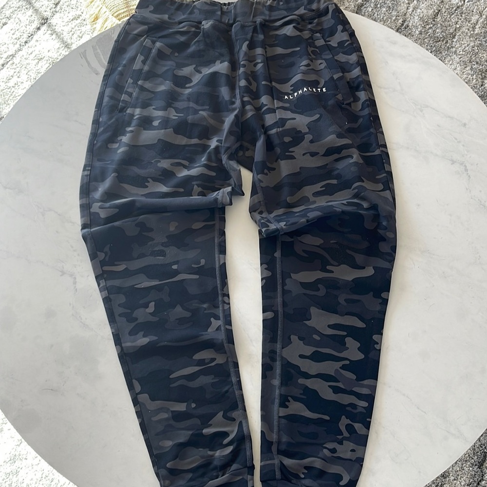 Alphalete camo joggers